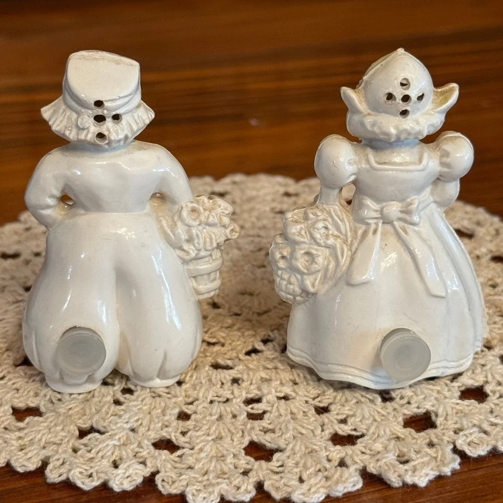 Dutch Boy and Girl Salt Pepper Shaker Set Red White Good Vintage